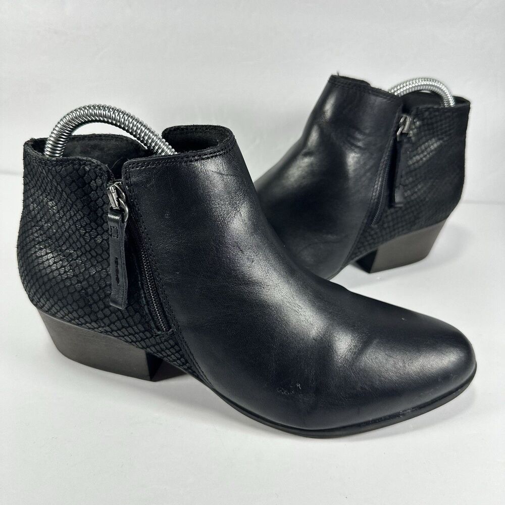 Clarks Women's Black Leather Ankle Boots Size 9.5 M Snakeskin Embossed Heel Zip